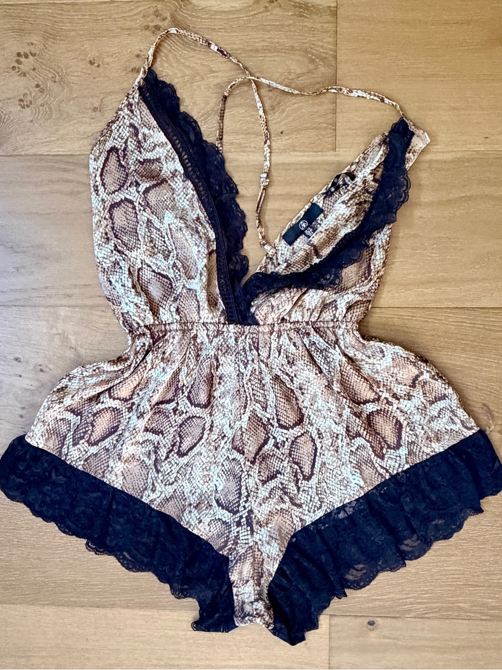 Missguided Snakeskin Teddy Romper Pajamas Black Lace Satin Sexy Flirty Size 8/M - Picture 8 of 11